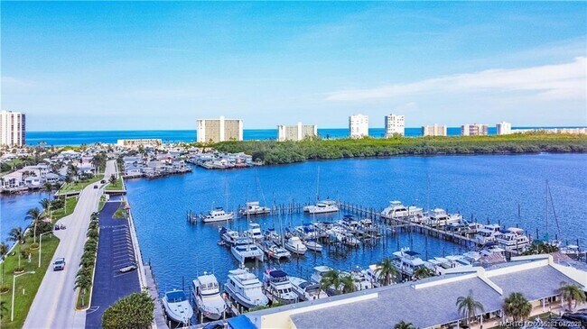 Building Photo - 1077 Nettles Blvd