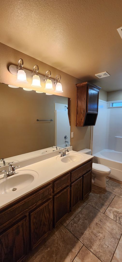 Building Photo - 5605 Settlers Ct
