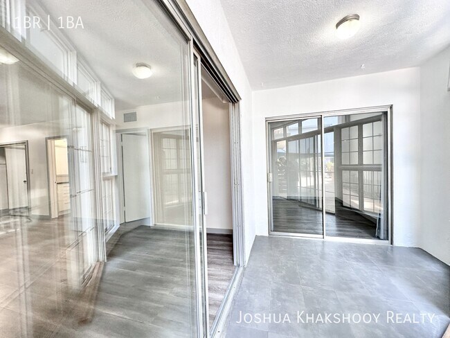 Building Photo - 1603 N Poinsettia Pl