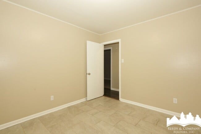 Building Photo - 6465 Forest Glen Dr