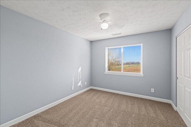 Building Photo - Cross Pointe Business Park***Walking Distance to Costco***2 Bedroom Apartment Promenade Developme...