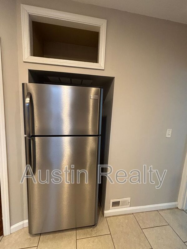 Building Photo - 7766 Gissler Ave