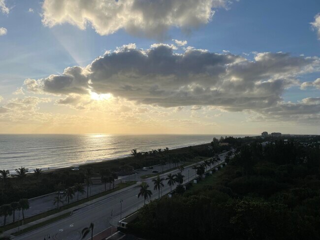 Building Photo - 801 S Ocean Dr