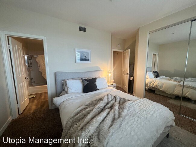 Building Photo - 2 br, 2 bath House - 4167 Warner Ave., #202