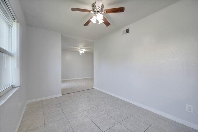 Building Photo - 9942 Turf Way