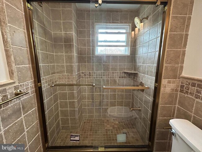 Building Photo - 5 Locust St