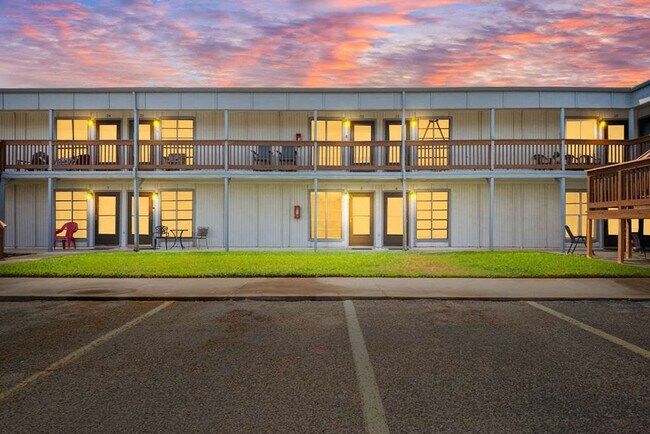 Building Photo - 2025 Eleventh Street-SI FL1-ID1023252P