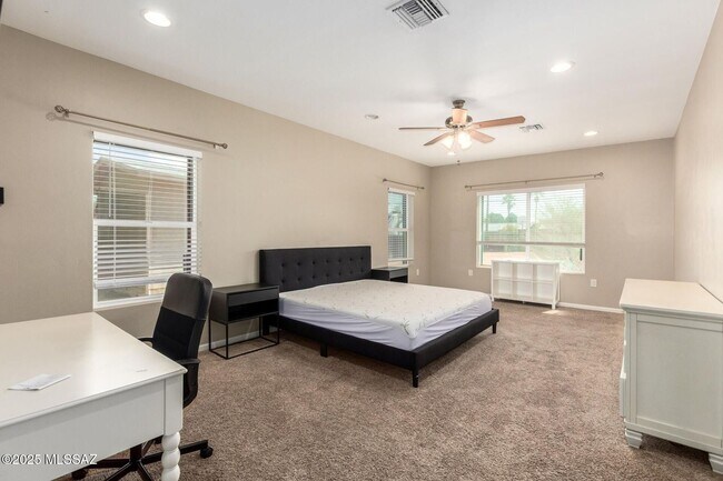 Building Photo - Charming 3bed/2 bath home located in the heart of Tucson, just minutes from the University of Ari...