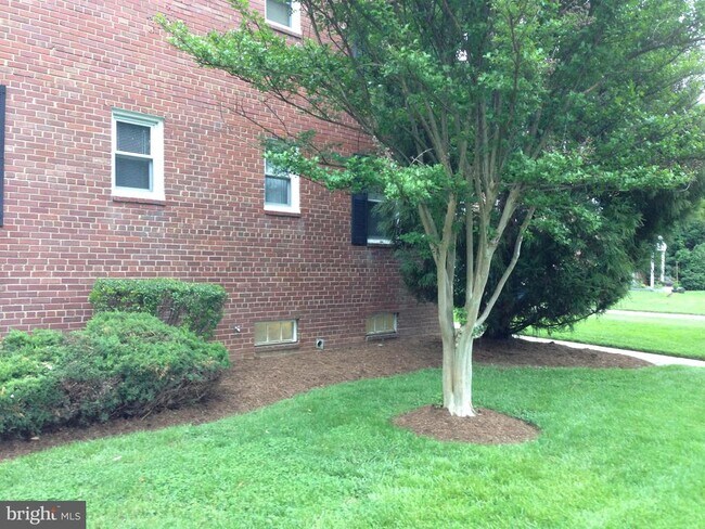 Building Photo - 1210 N Kenilworth St