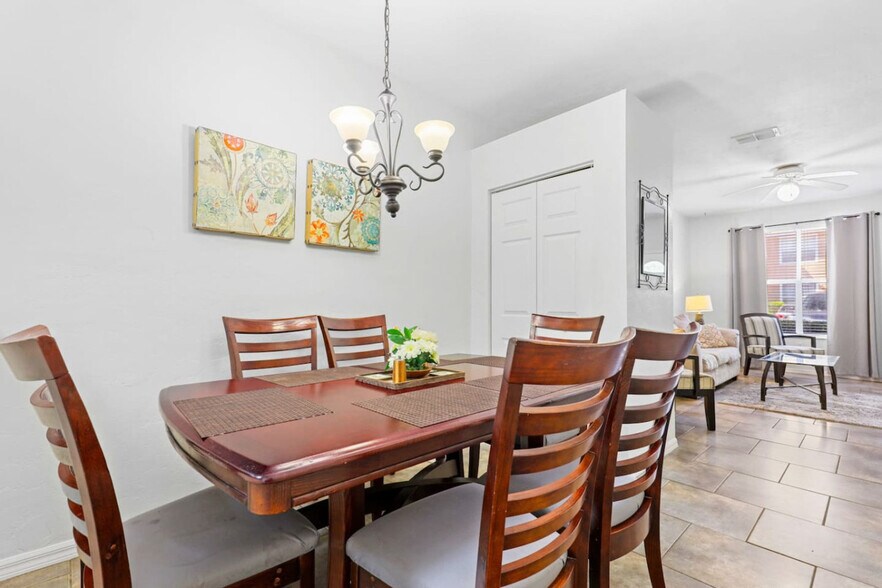 Building Photo - 4415 SW 34th St