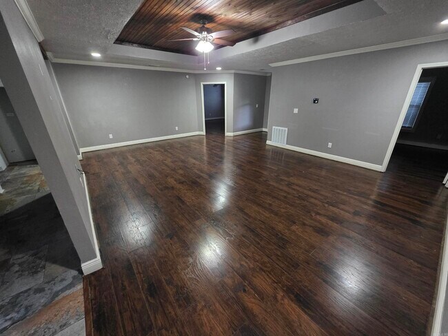 Building Photo - 285 Pine Valley Rd