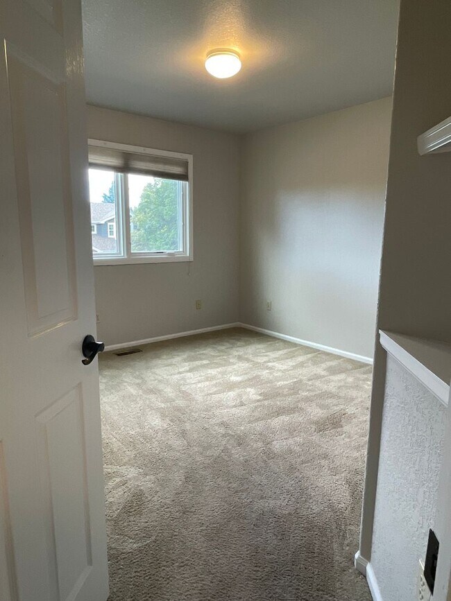 Building Photo - Beautiful Two-Story Home in Cul-de-sac