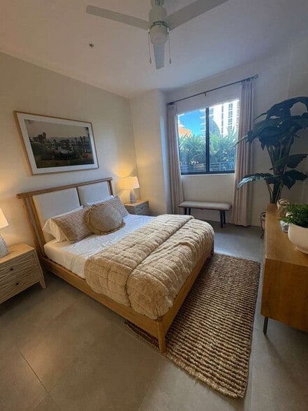 Building Photo - 2170 NE 168th St