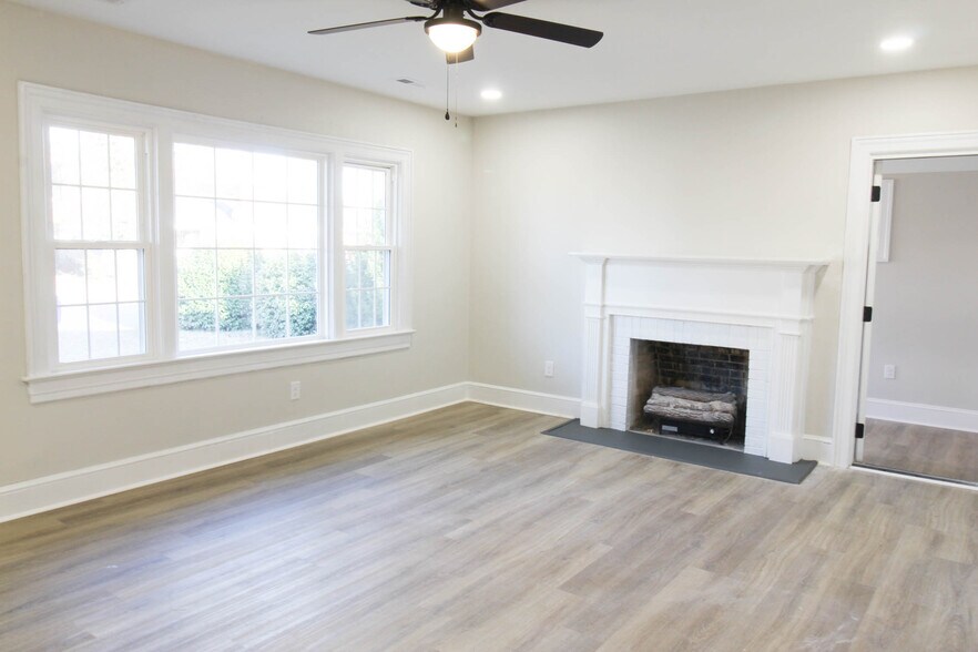 Family Room - 713 Pennsylvania Ave