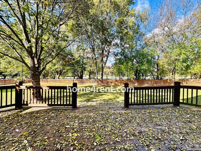 Building Photo - Elegant Cul-de-Sac Retreat with 5th Bedroo...