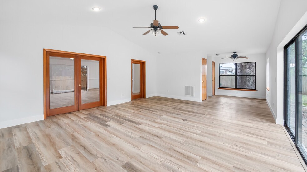 Building Photo - 901 Cutler Rd