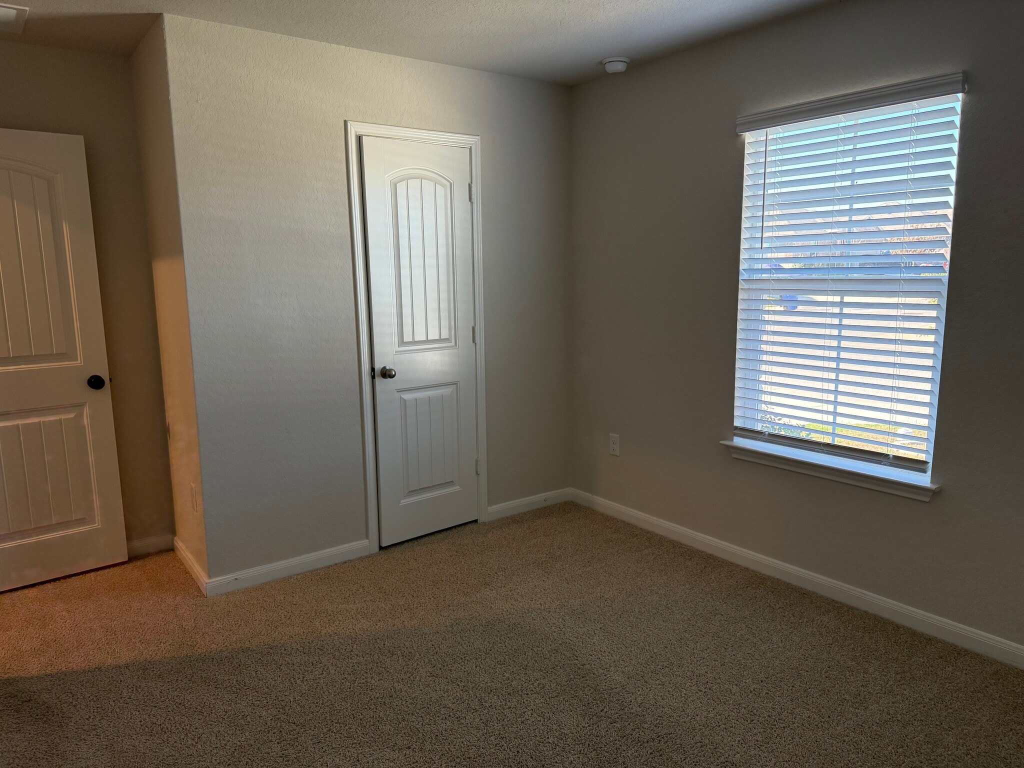 Building Photo - 380 Huntsman Way