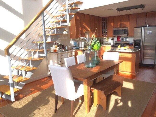 Building Photo - Logan Circle Light Filled One Bedroom with Den Loft with Balcony and Parking!