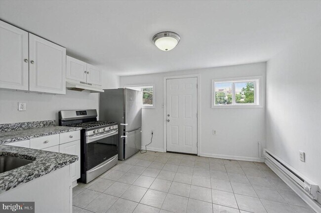 Building Photo - 3441 W Westmoreland St