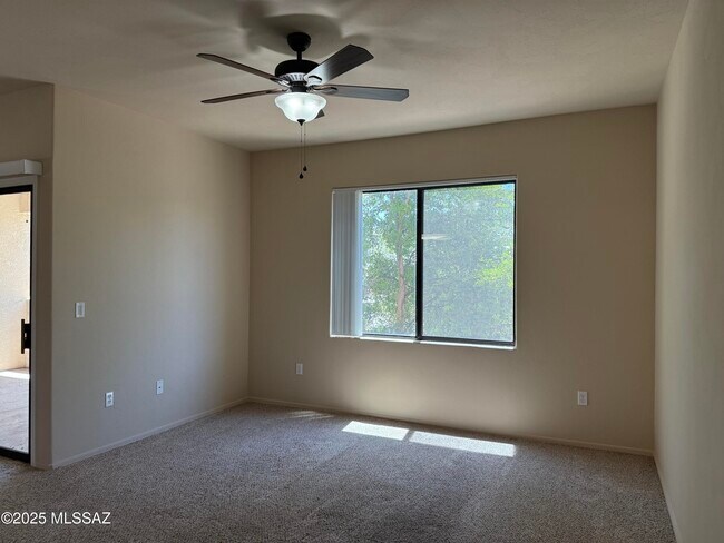 Building Photo - 2550 E River Rd