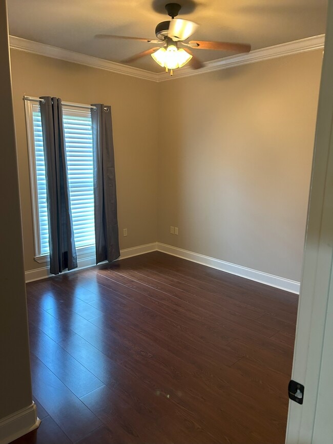 Building Photo - 102 Overbrook Dr
