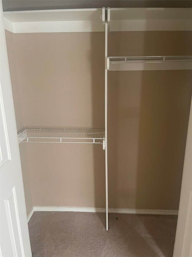 Building Photo - 5815 Vinemont Ln