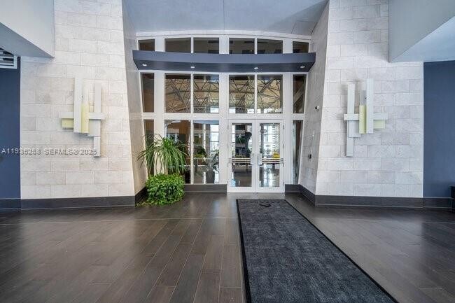 Building Photo - 901 Brickell Key Blvd