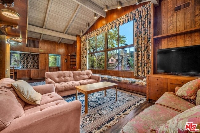 Building Photo - 829 Whittier Dr