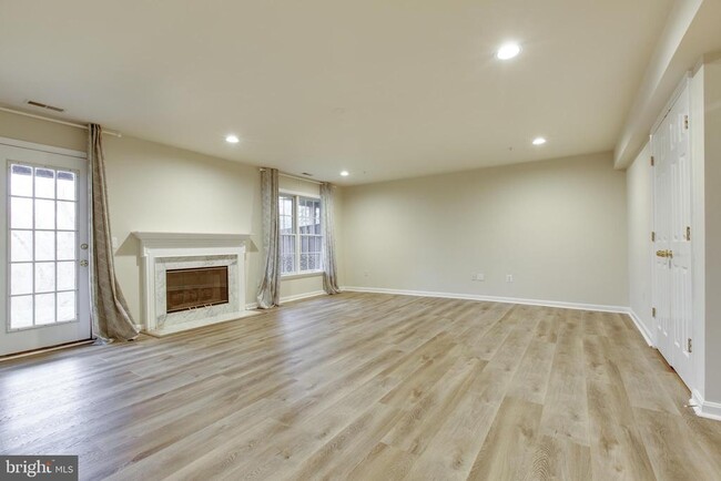 Building Photo - 8627 Trail View Dr