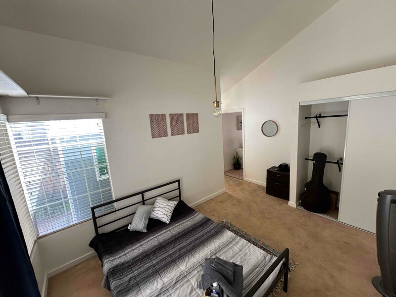 Building Photo - 23604 Tarara Dr