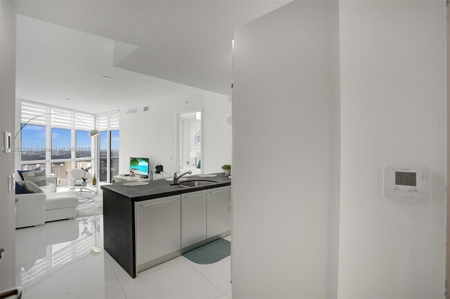 Building Photo - 18201 Collins Ave