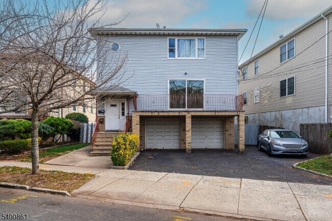 Building Photo - 466 Lidgerwood Ave