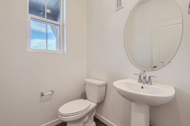 Building Photo - Luxurious 3bd 2.5 paired home in Dove Village!