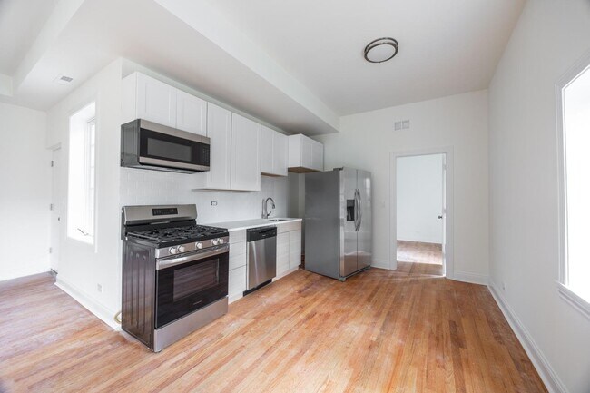 Building Photo - 3109 N Harding Ave