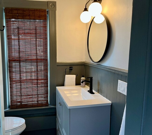 Building Photo - 710 3rd Ave