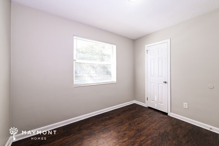 Building Photo - 6037 Green Hill Ln