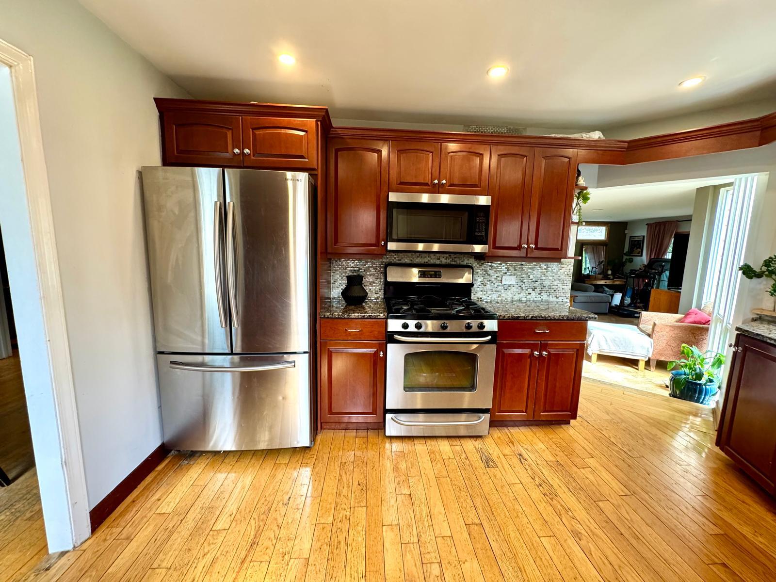 Building Photo - 611 Harvard Rd