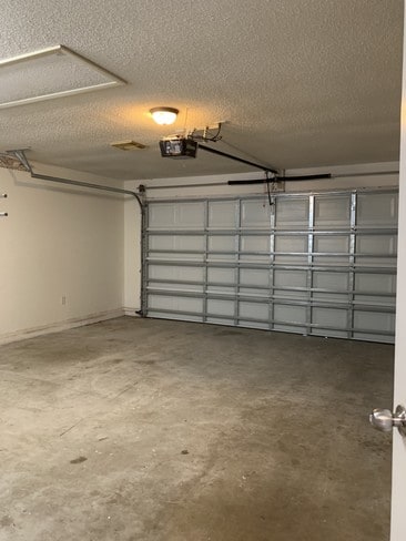 Building Photo - 1077 Shady Hollow Dr