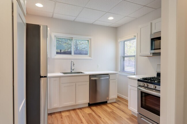 Building Photo - Downtown Traverse City Rental – 1BR Street...