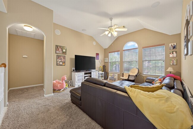 Building Photo - 59 Genesee Ridge Dr