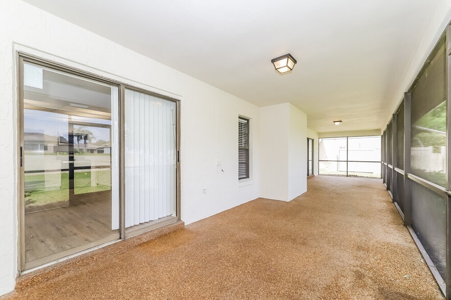 Building Photo - 206 College Grove Cir NE