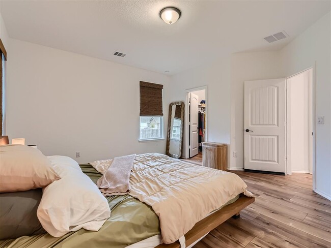 Building Photo - 6521 Carriage Pines Dr