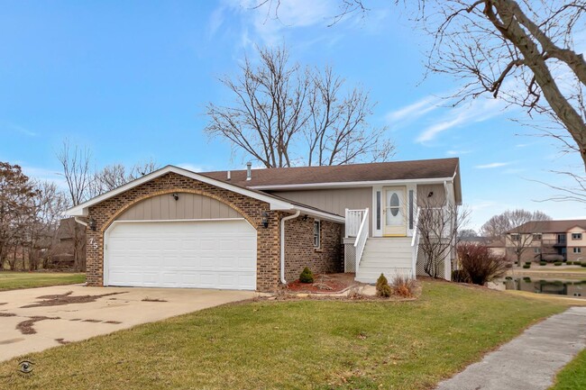 Primary Photo - 75 Castle Coombe Ct