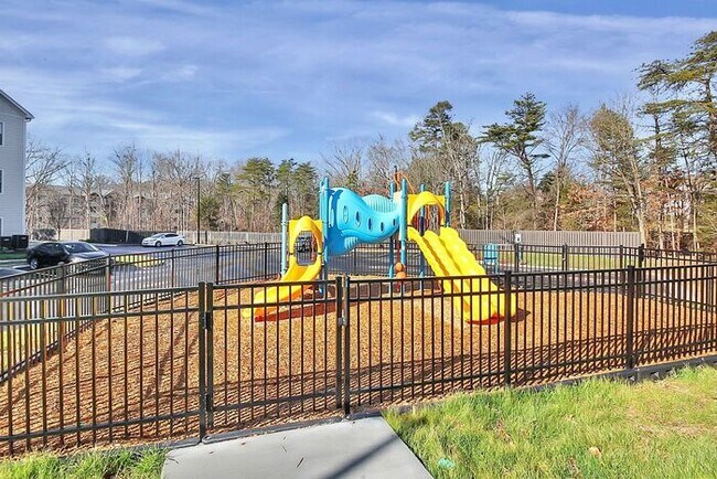 Building Photo - Renovated Mallard Creek Apartment for Lease!