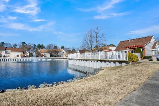 Building Photo - Updated 3-Bed, 2.5-Bath Yorktown Condo with Modern Kitchen, Parking & Community Amenities