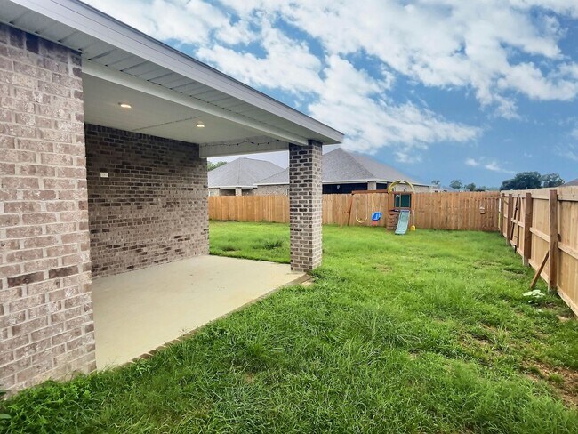 Building Photo - 3-bedroom home located in the South Pointe subdivision!