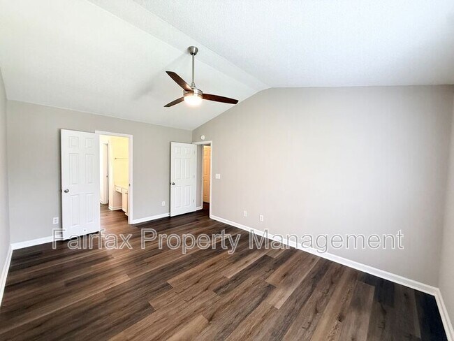 Building Photo - 201 Ridge Lake Dr