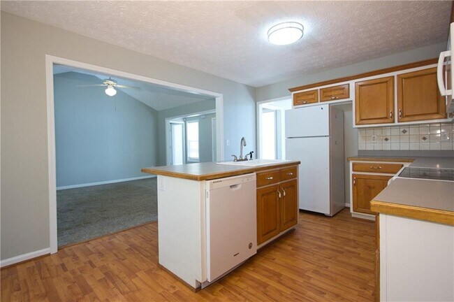 Building Photo - 350 Windermere Dr