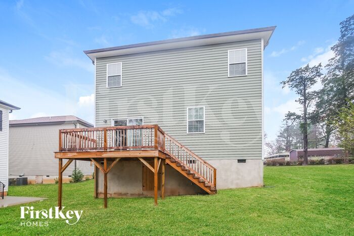 Building Photo - 215 Parkwood Dr NW