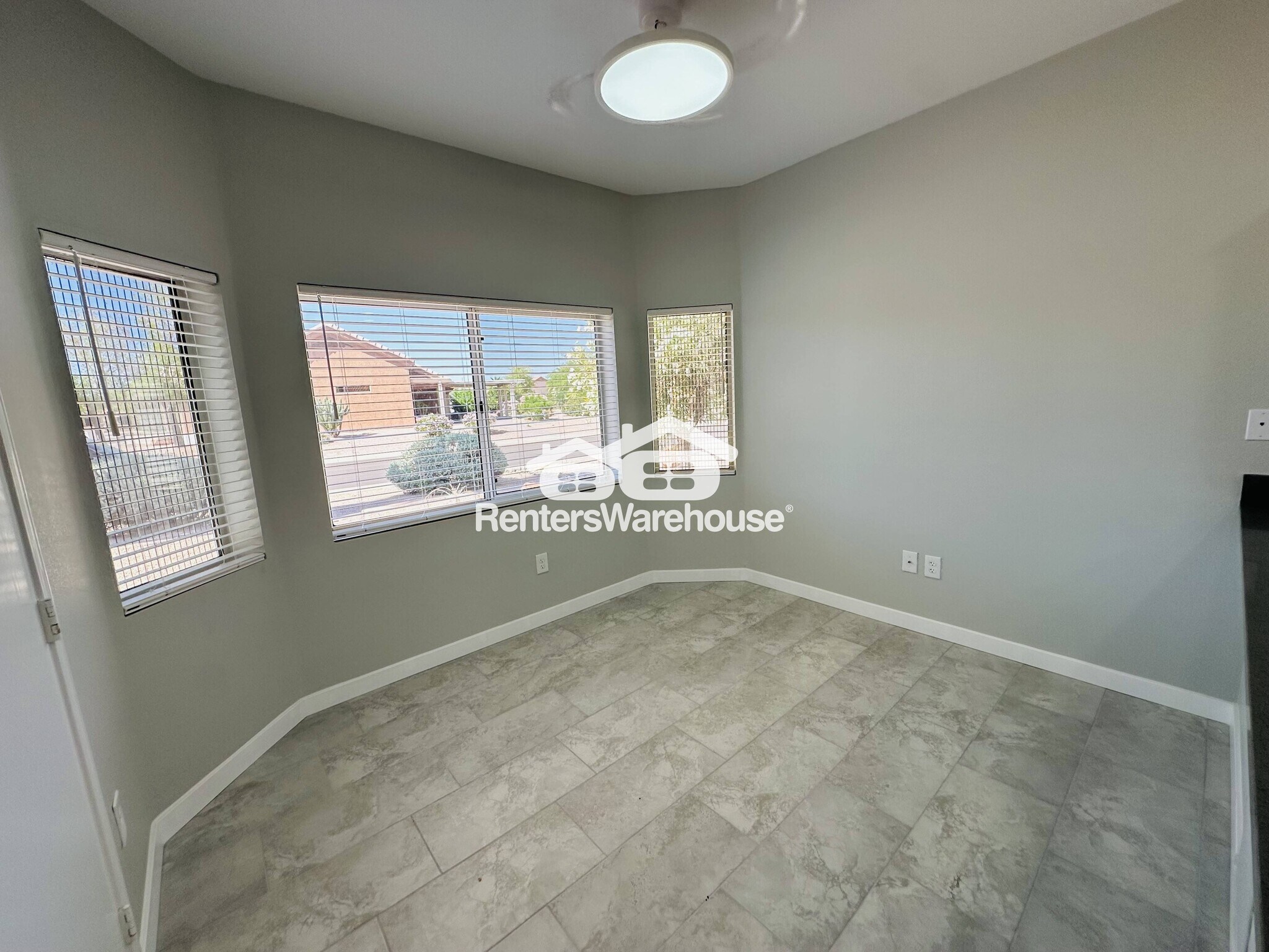 Building Photo - 14107 W Wagon Wheel Dr